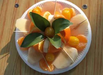 清爽夏日，水果拼盤的魅力